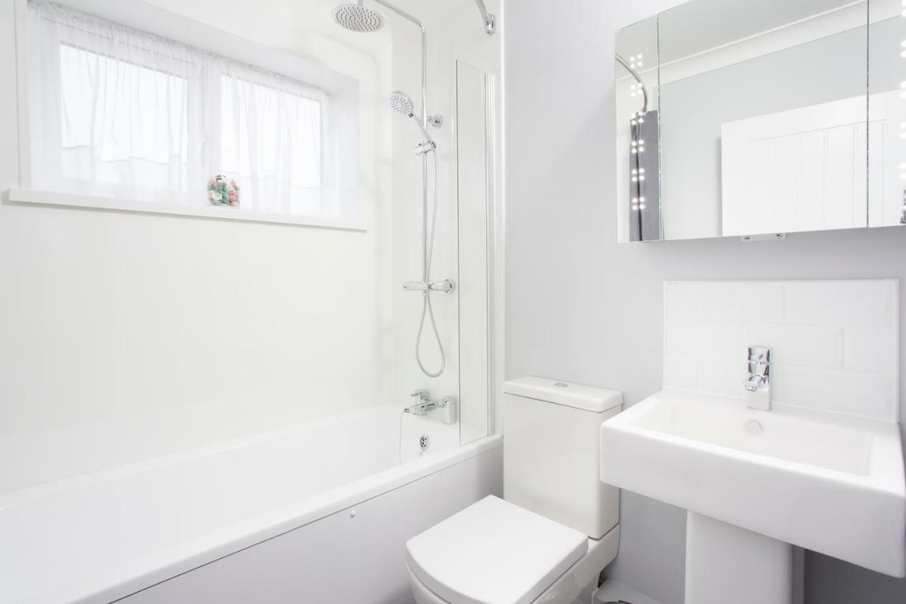 Northwood 2 Villa Бродстеърс Екстериор снимка