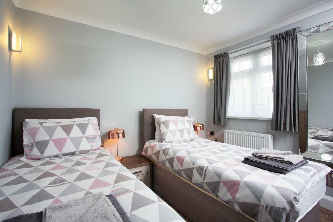 Northwood 2 Villa Бродстеърс Екстериор снимка