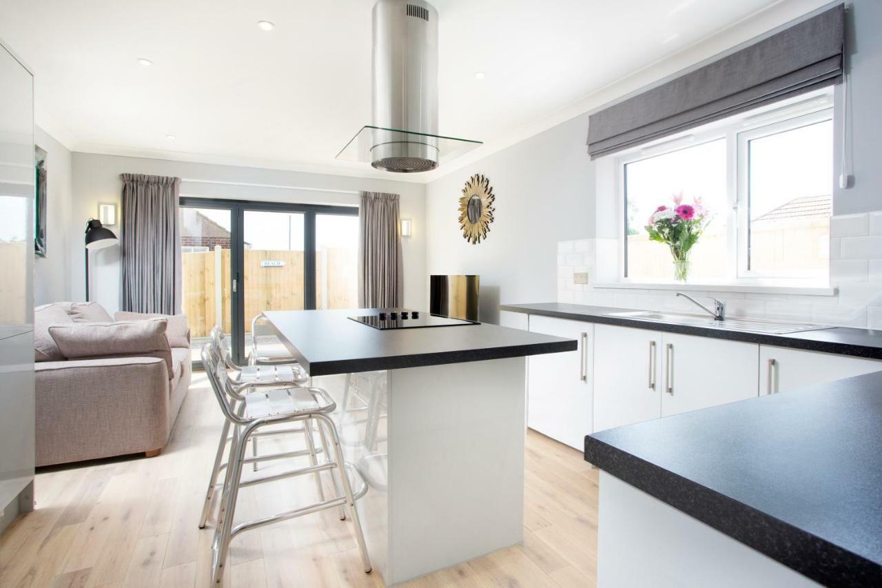 Northwood 2 Villa Бродстеърс Екстериор снимка